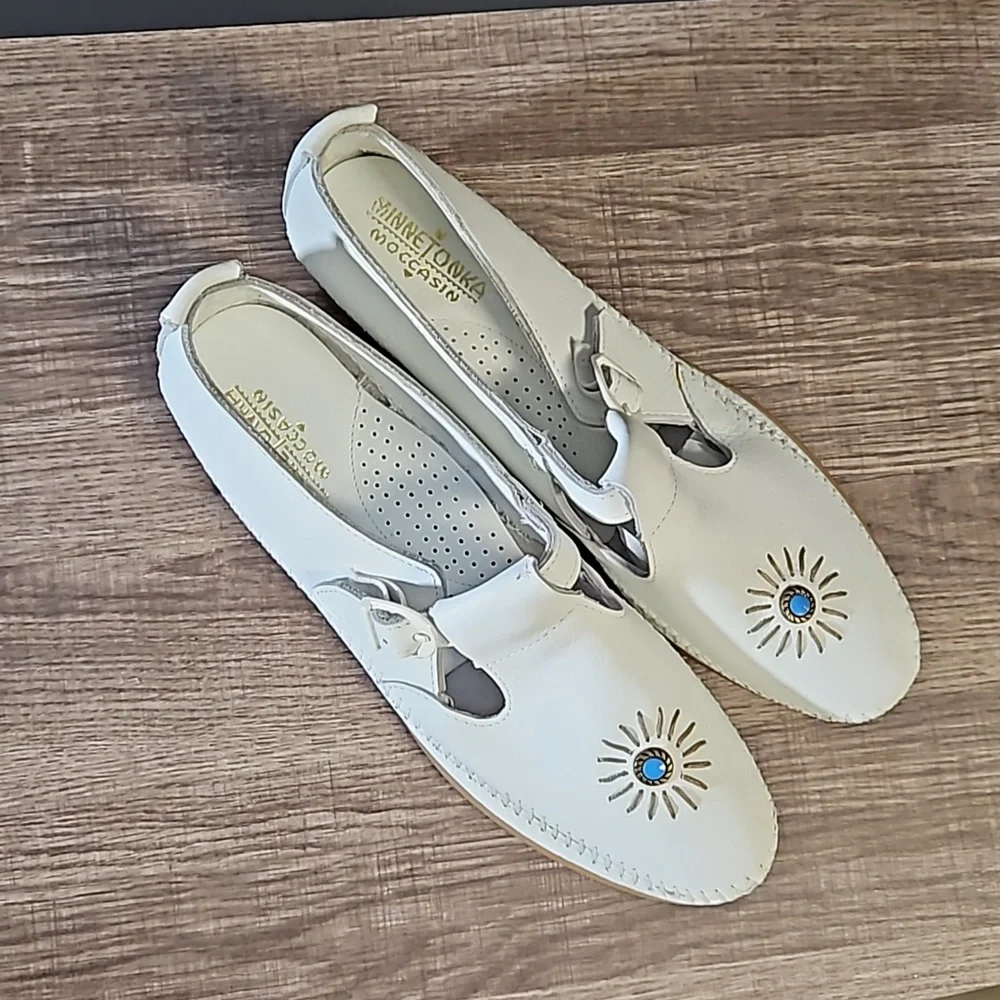 MINNETONKA MOCCASINS - Picture 2 of 3